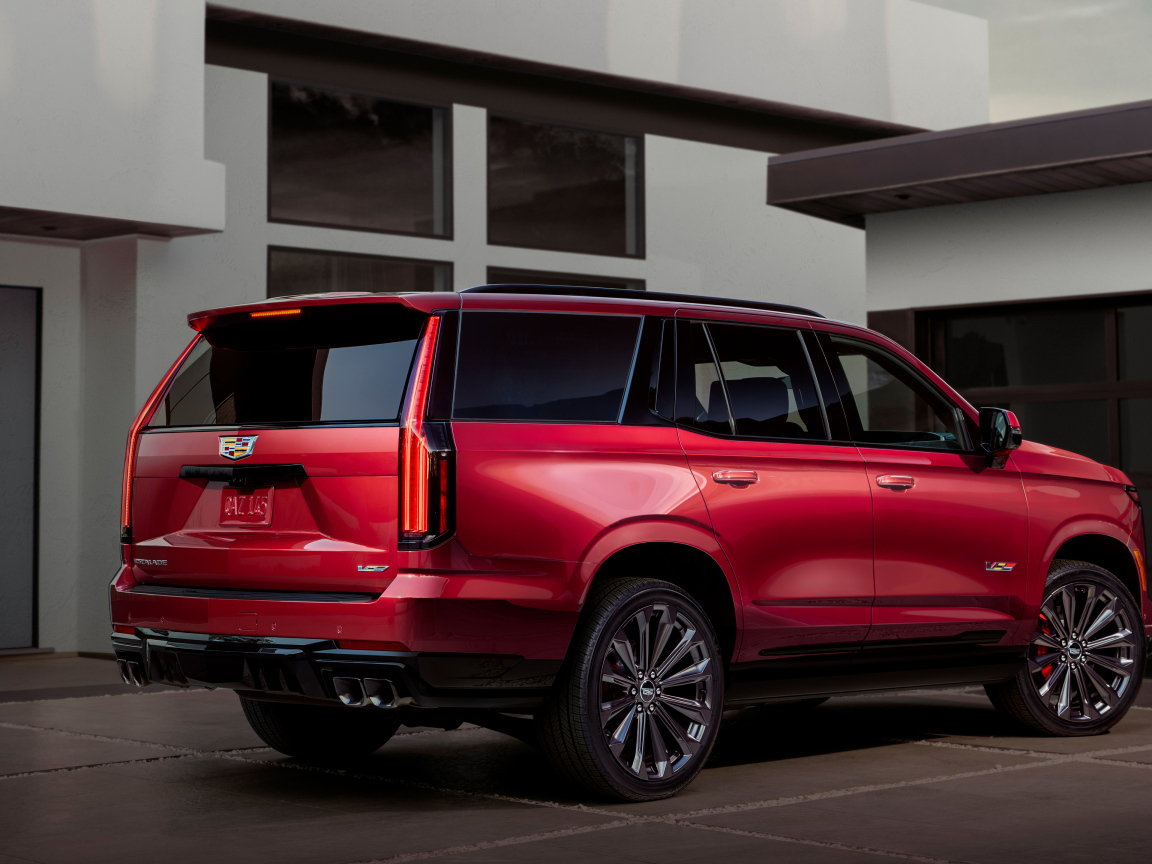 Красный Cadillac Escalade-V 2025 года вид сзади