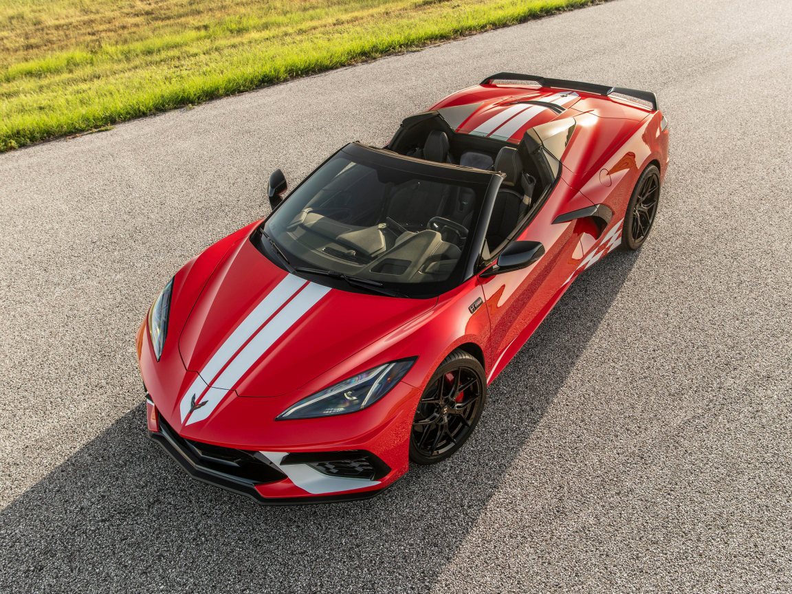 Быстрый спортивный автомобиль Chevrolet Corvette Stingray H700 Convertible 2024  года