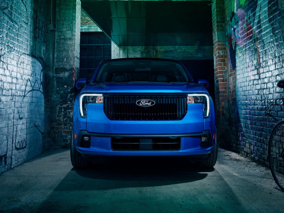 Синий автомобиль Ford Maverick Lobo 2025 года вид спереди