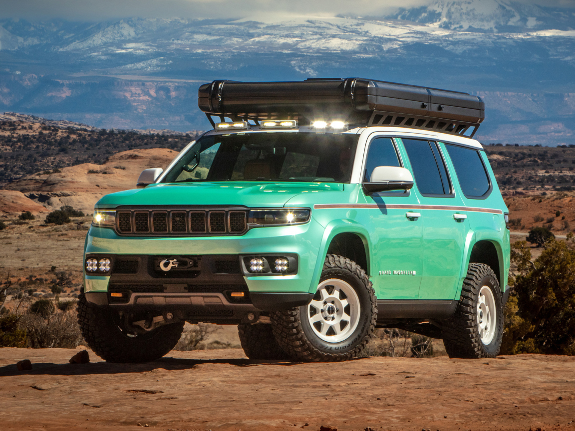 Зеленый внедорожник Jeep Vacationeer Concept 2024 года