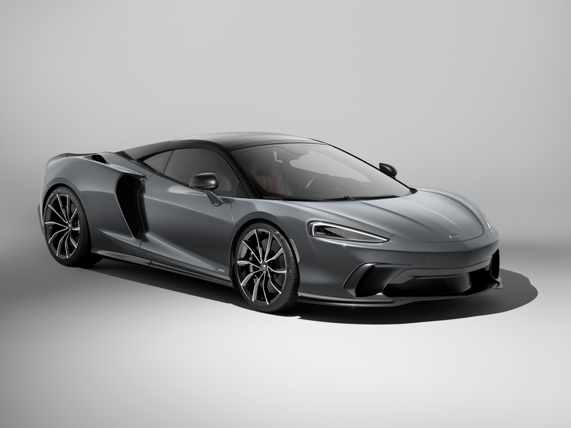 Серый автомобиль McLaren GTS