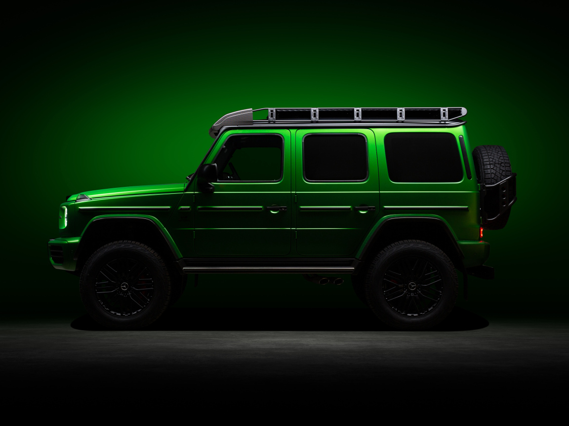 Зеленый джип Mercedes-AMG G 63 4x4