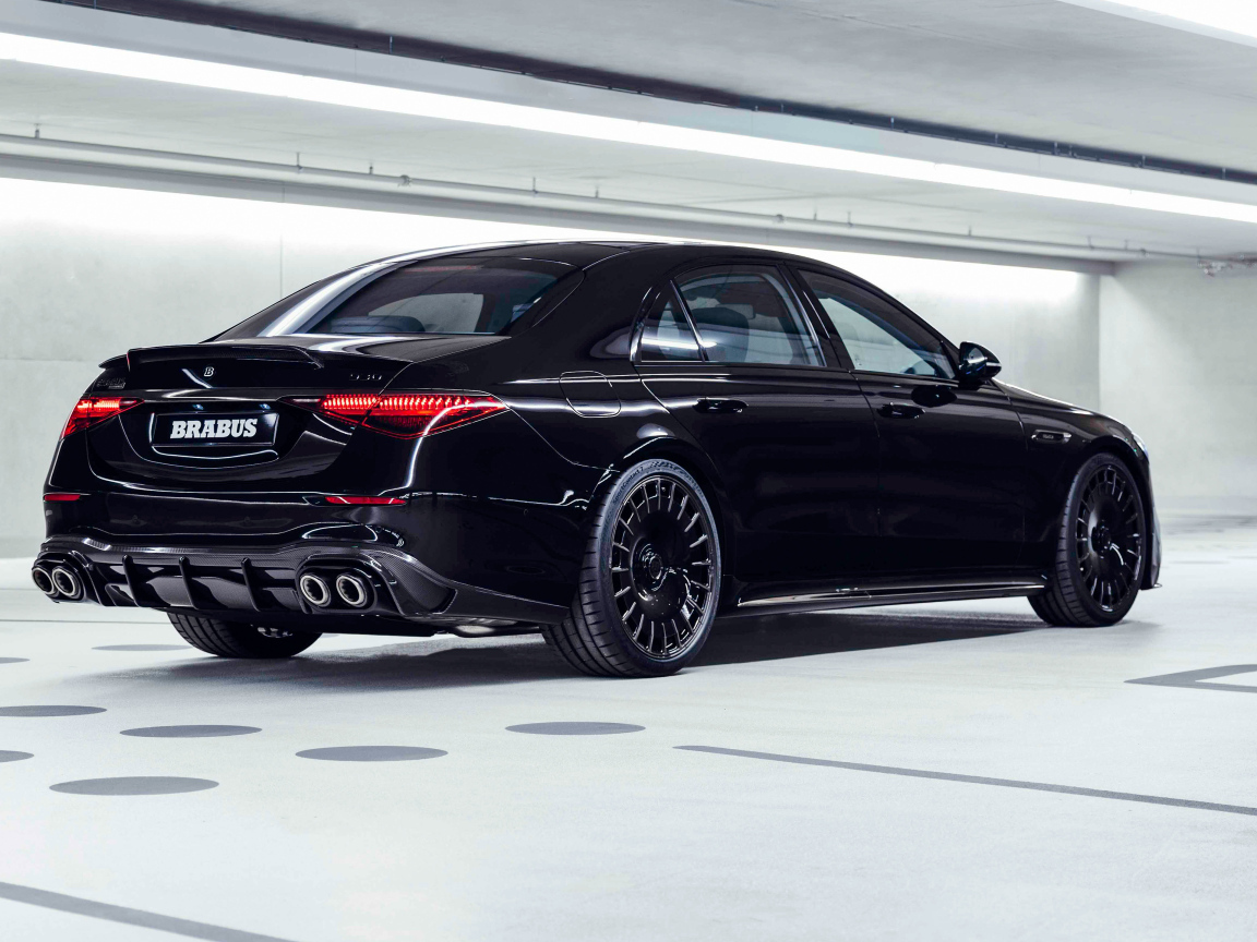 Вид сзади на автомобиль Mercedes-AMG S 63 E Performance Brabus 930