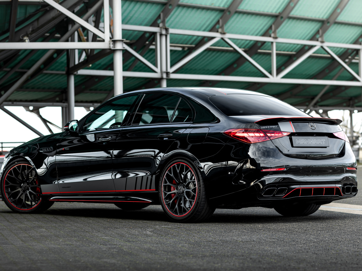 Черный автомобиль Manhart CRE 700 2024 года вид сзади