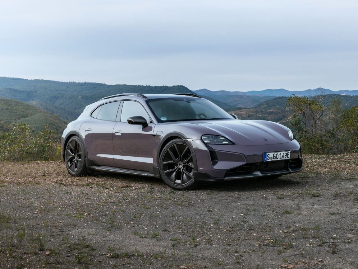 Автомобиль Porsche Taycan Turbo S Cross Turismo 2024 года
