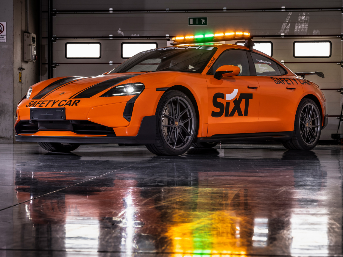 Оранжевый автомобиль Porsche Taycan Turbo GT SIXT Carrera Cup Deutschland Safety Car 2024 года