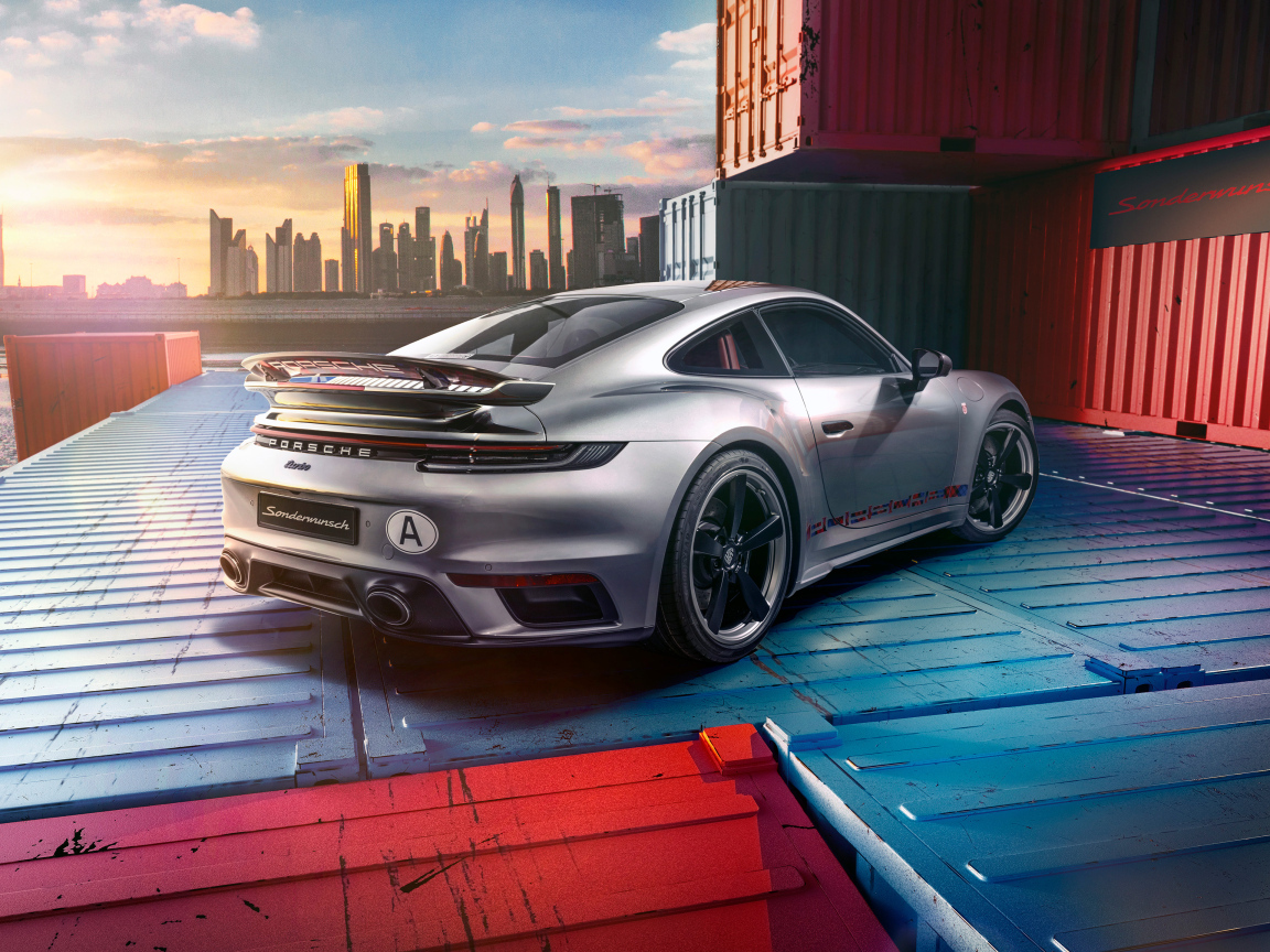 Вид сзади на автомобиль Porsche 911 Turbo Remastered By Sonderwunsch