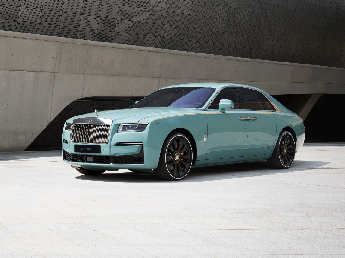 Дорогой престижный автомобиль Rolls-Royce Ghost