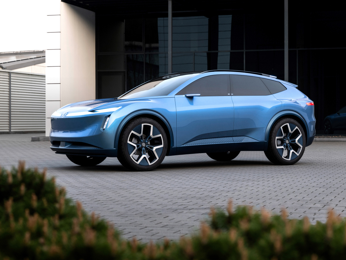Синий автомобиль Volkswagen ID. Code 2024  года