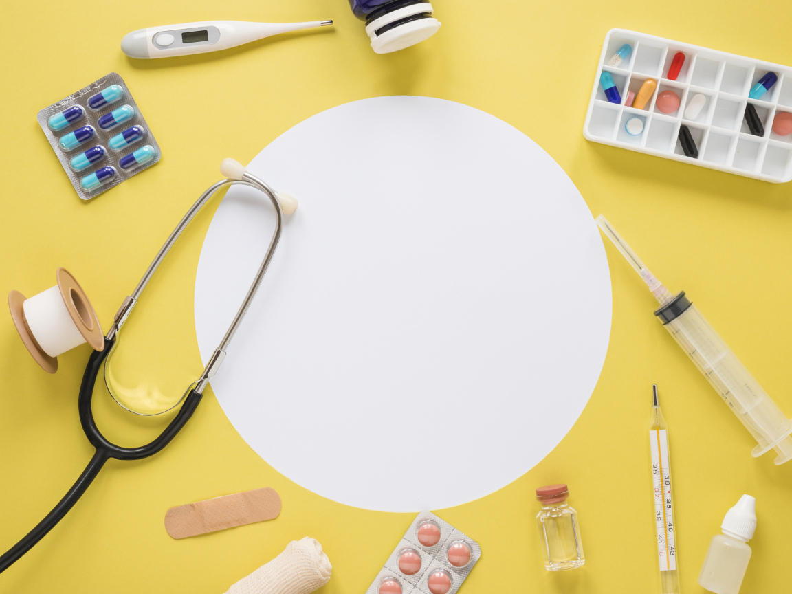 Шаблон для открытки для медиков на желтом фоне