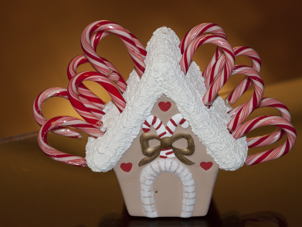 Рождественский домик с конфетами