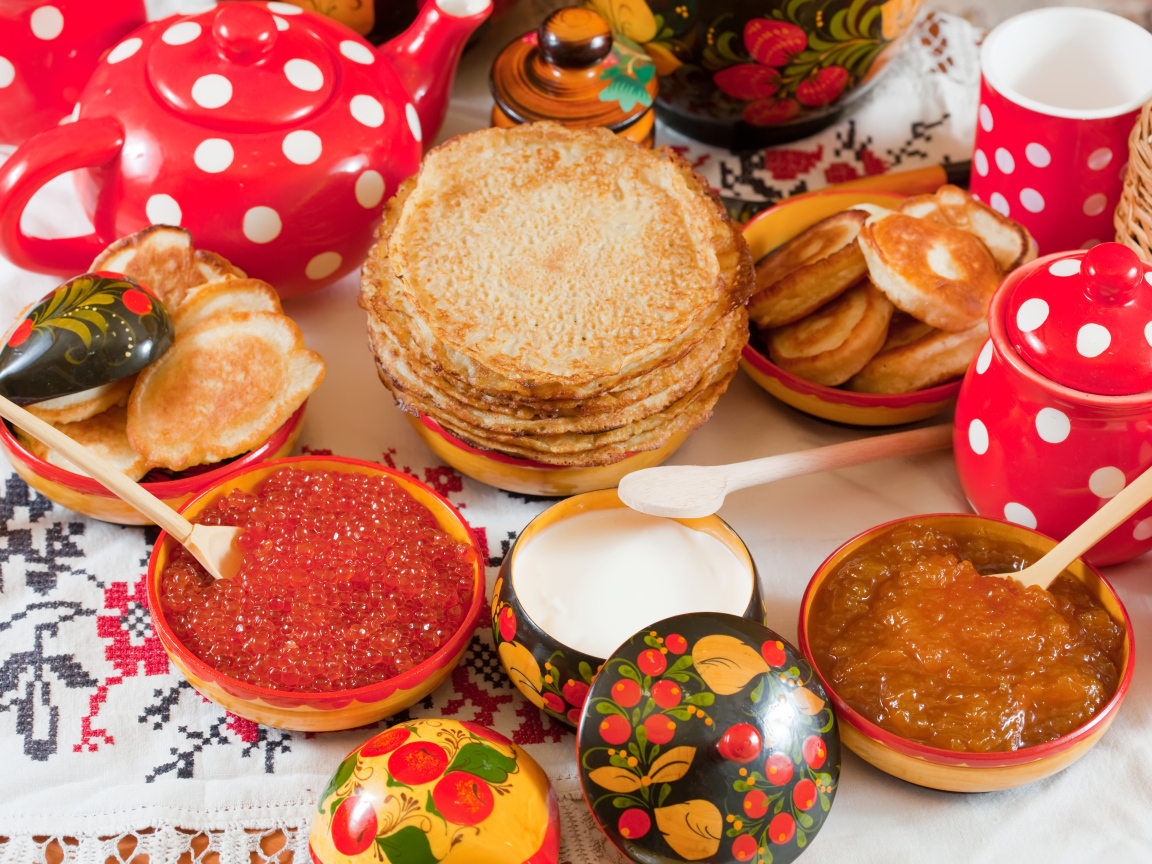 Угощения на праздник Масленица на столе