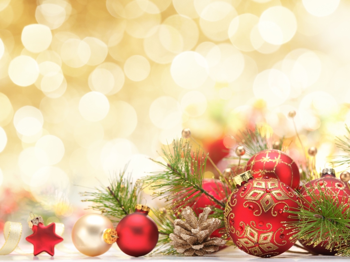 Красные шарики с еловыми ветками,  шаблон для открытки на Новый год