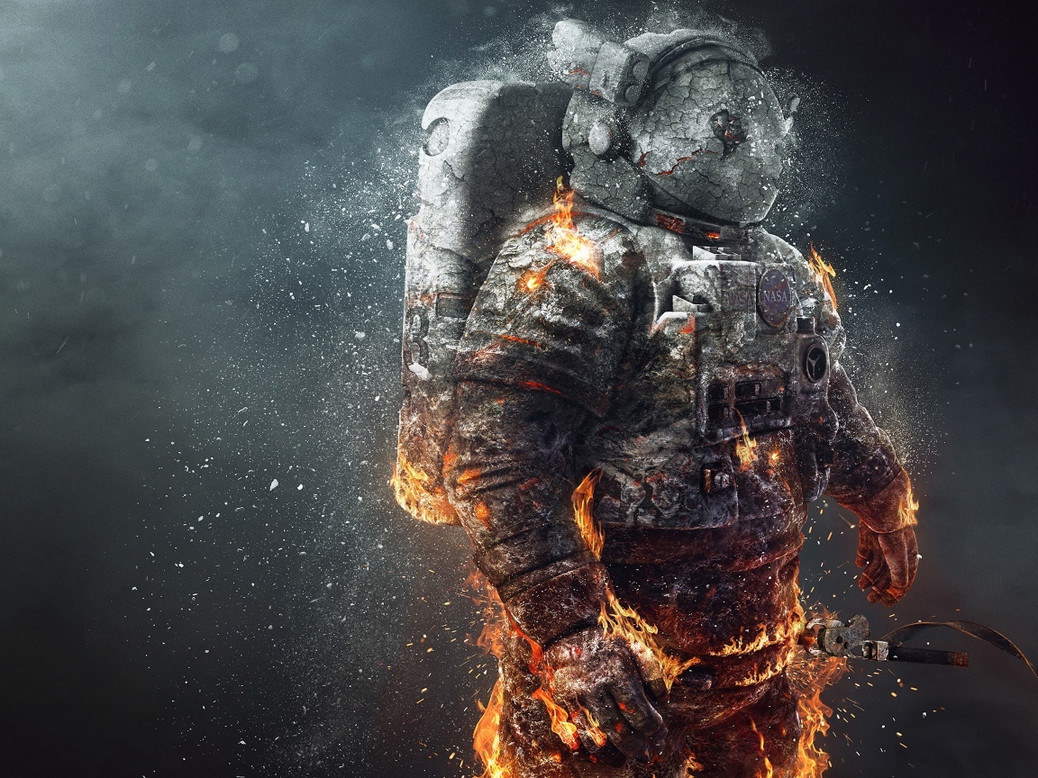 Астронавт NASA  в огненном скафандре