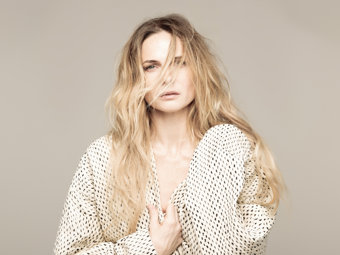 Волосы на лице у актрисы Ребекки Фергюсон