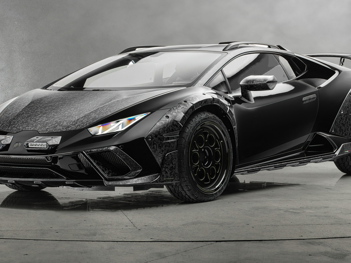 Быстрый черный автомобиль Mansory Lamborghini Huracán Sterrato 2024 года