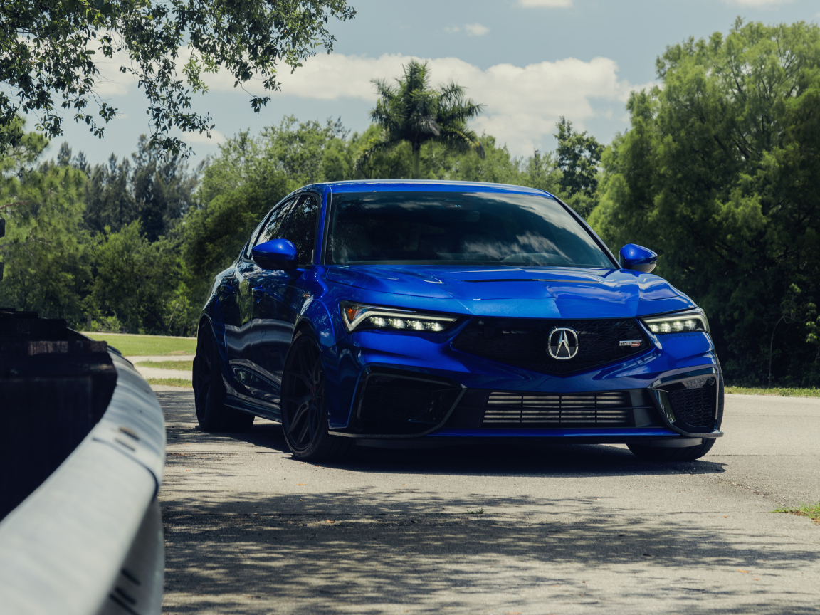 Синий автомобиль Acura Integra Type S