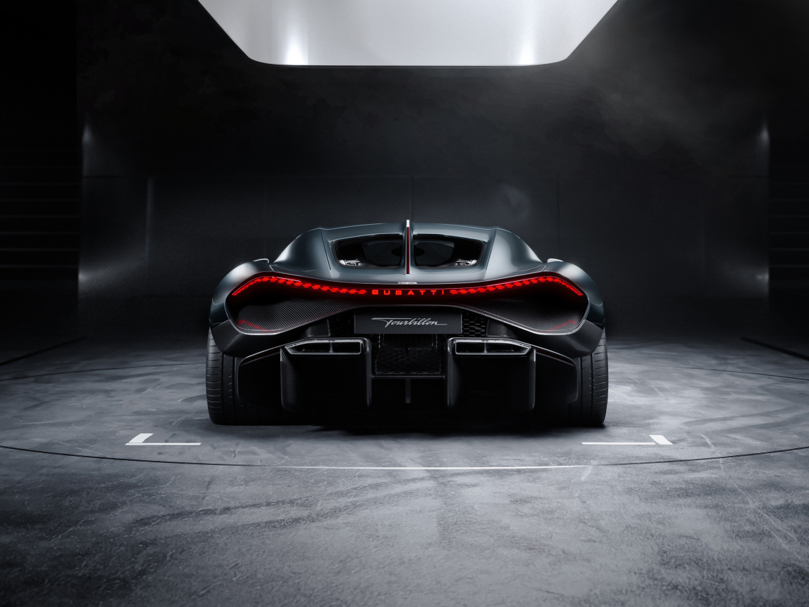 Спортивный автомобиль Bugatti Tourbillon 2024 года вид сзади