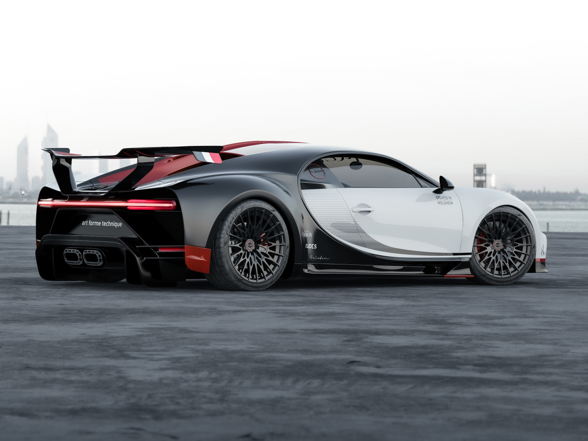 Вид сбоку на автомобиль Bugatti Chiron