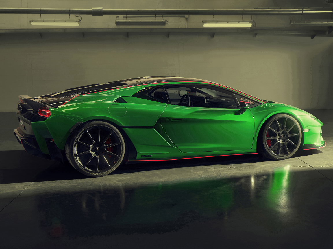 Зеленый автомобиль Lamborghini Temerario Alleggerita 2024 года вид сбоку