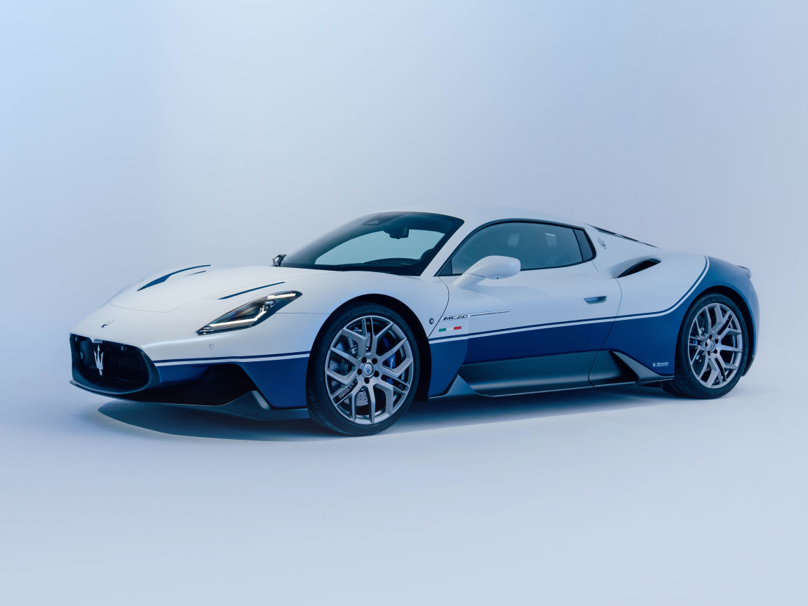 Спортивный автомобиль Maserati MC20 Icona 2024 года