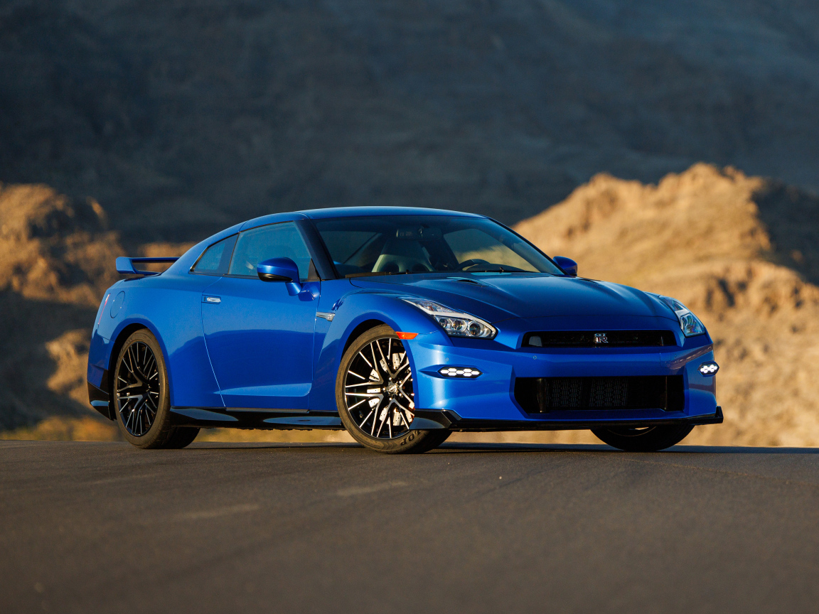 Автомобиль Nissan GT-R Skyline Edition2024 года синего цвета