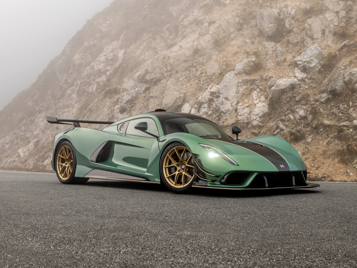 Автомобиль Hennessey Venom F5 Stealth Series 2024 года в горах