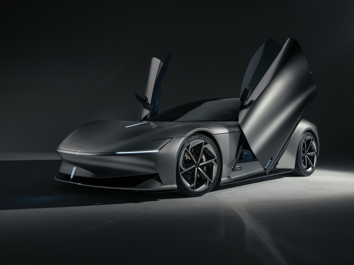 Автомобиль Karma Ivara 2024 года с открытыми дверями