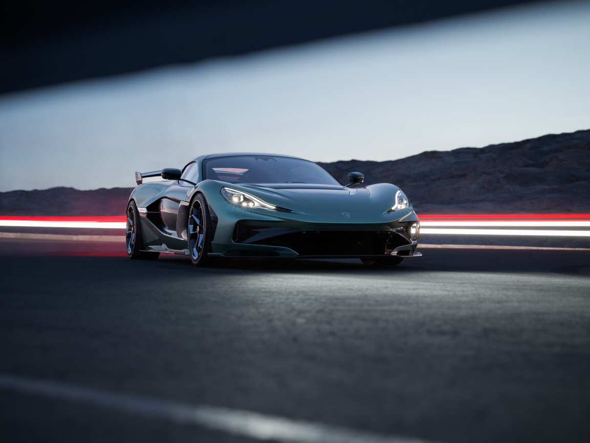 Автомобиль Rimac Nevera R 2024 года на дороге