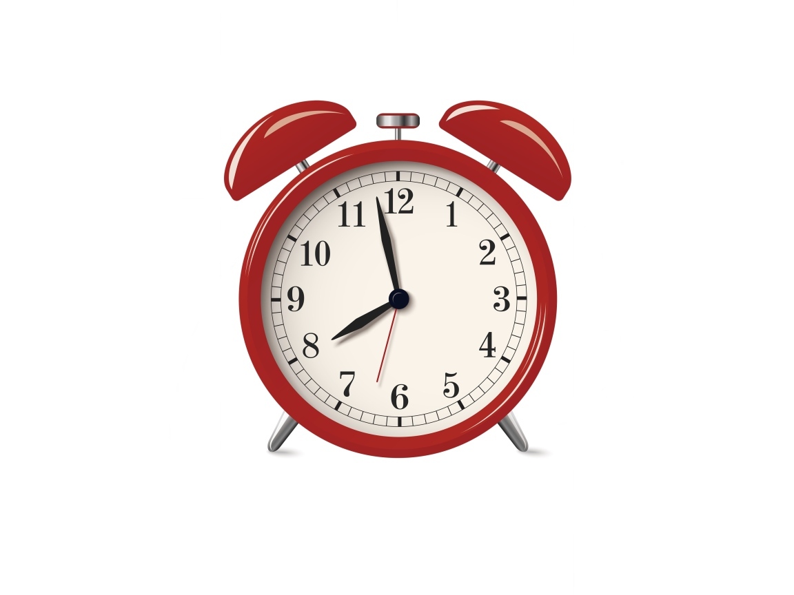 Красный будильник на белом фоне