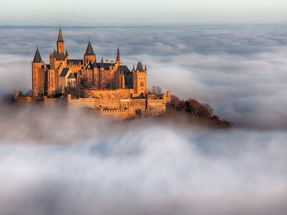 Замок Гогенцоллерн в облаках, Германия