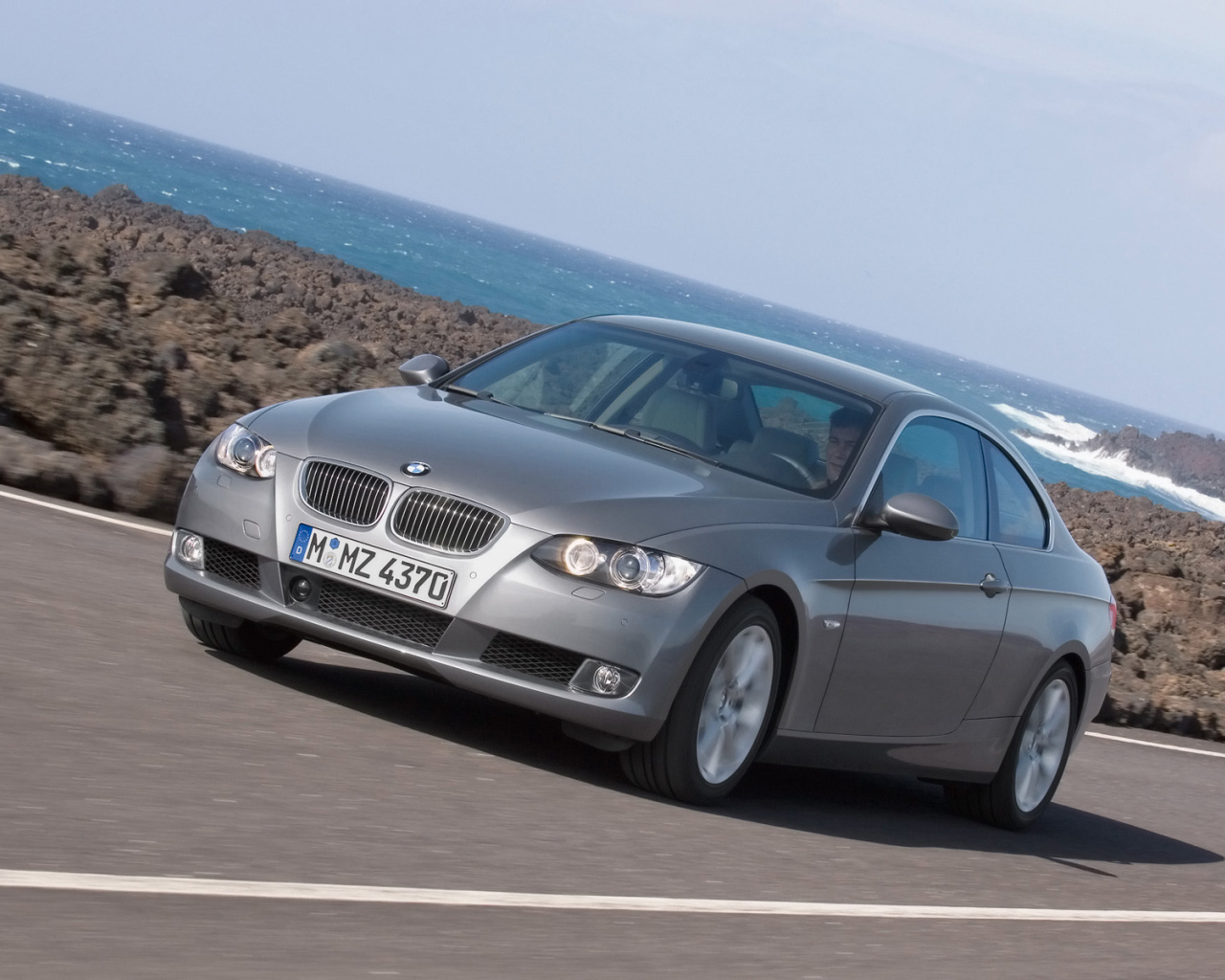 BMW 335i Купе вид спереди