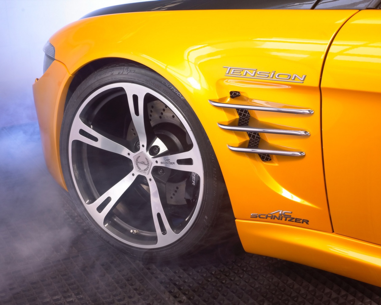 Литье желтого Шницера