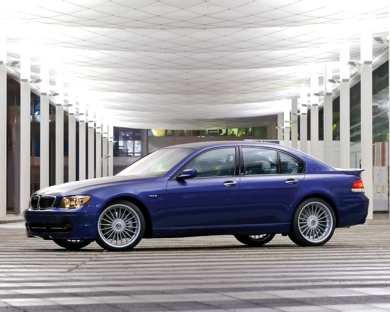 Синий BMW Alpina 2006