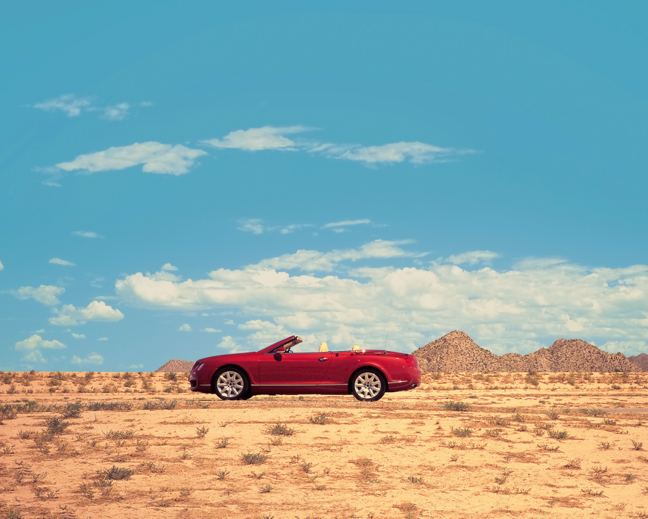 Красный Bentley