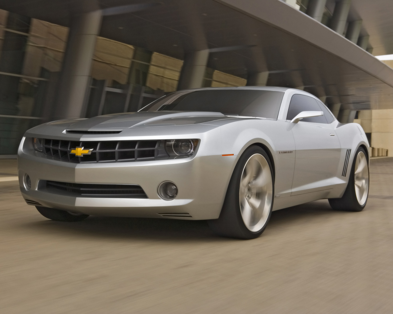 Зверь автомобиль Camaro