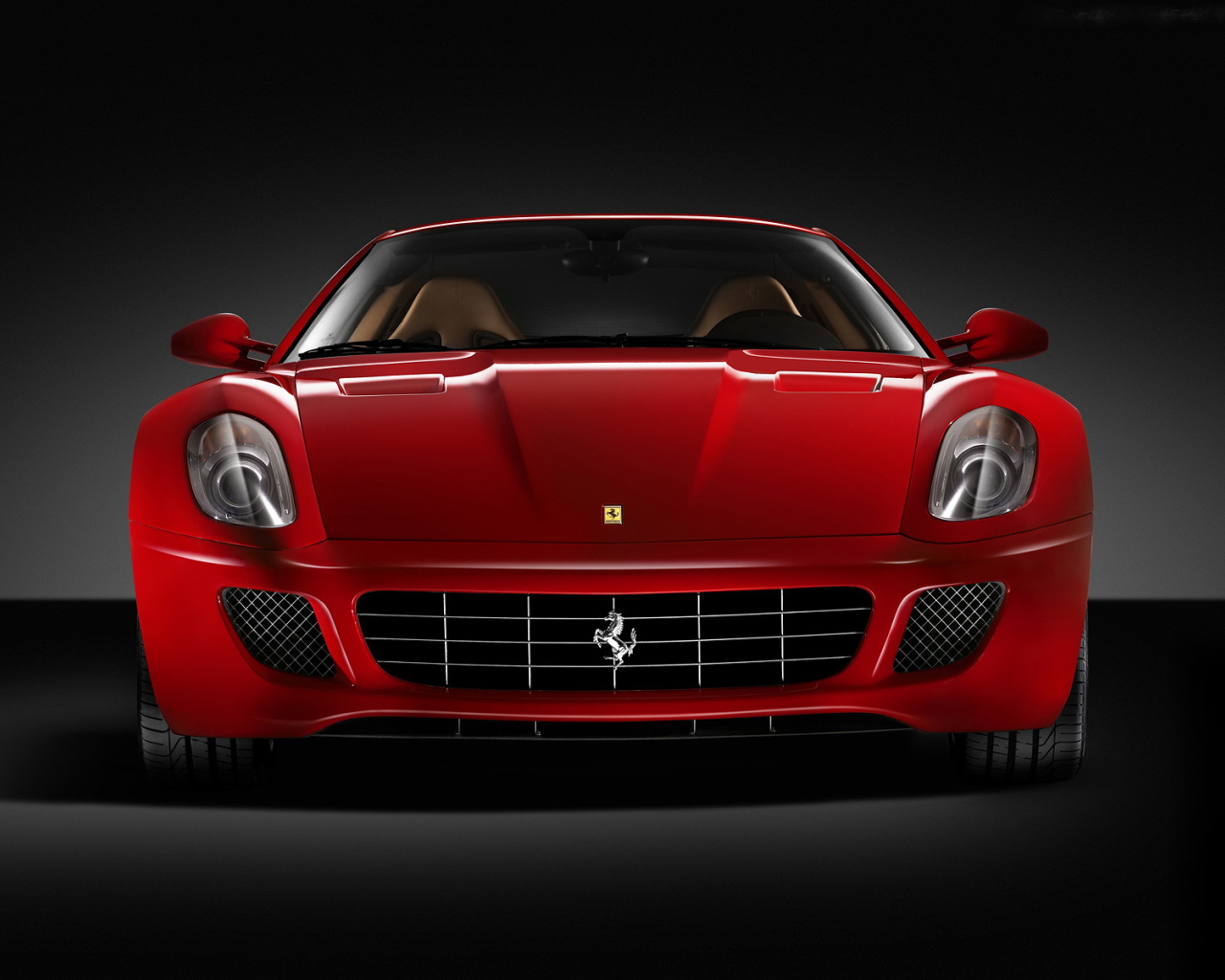 Спортивная авто Ferrari вид спереди