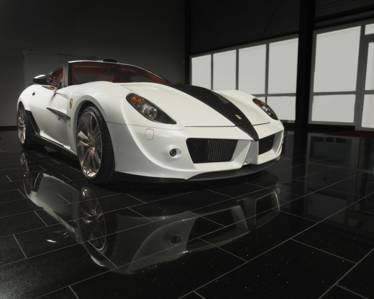 599 GTB черно белый Ferrari