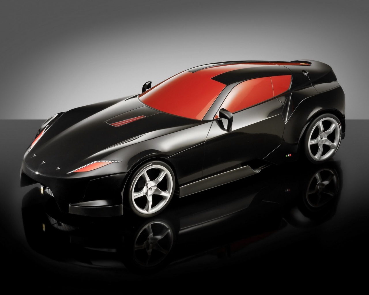 Черный Ferrari competition