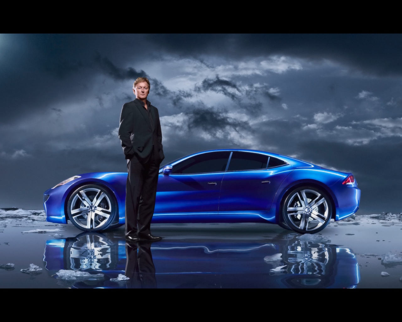 Голубой Fisker Karma