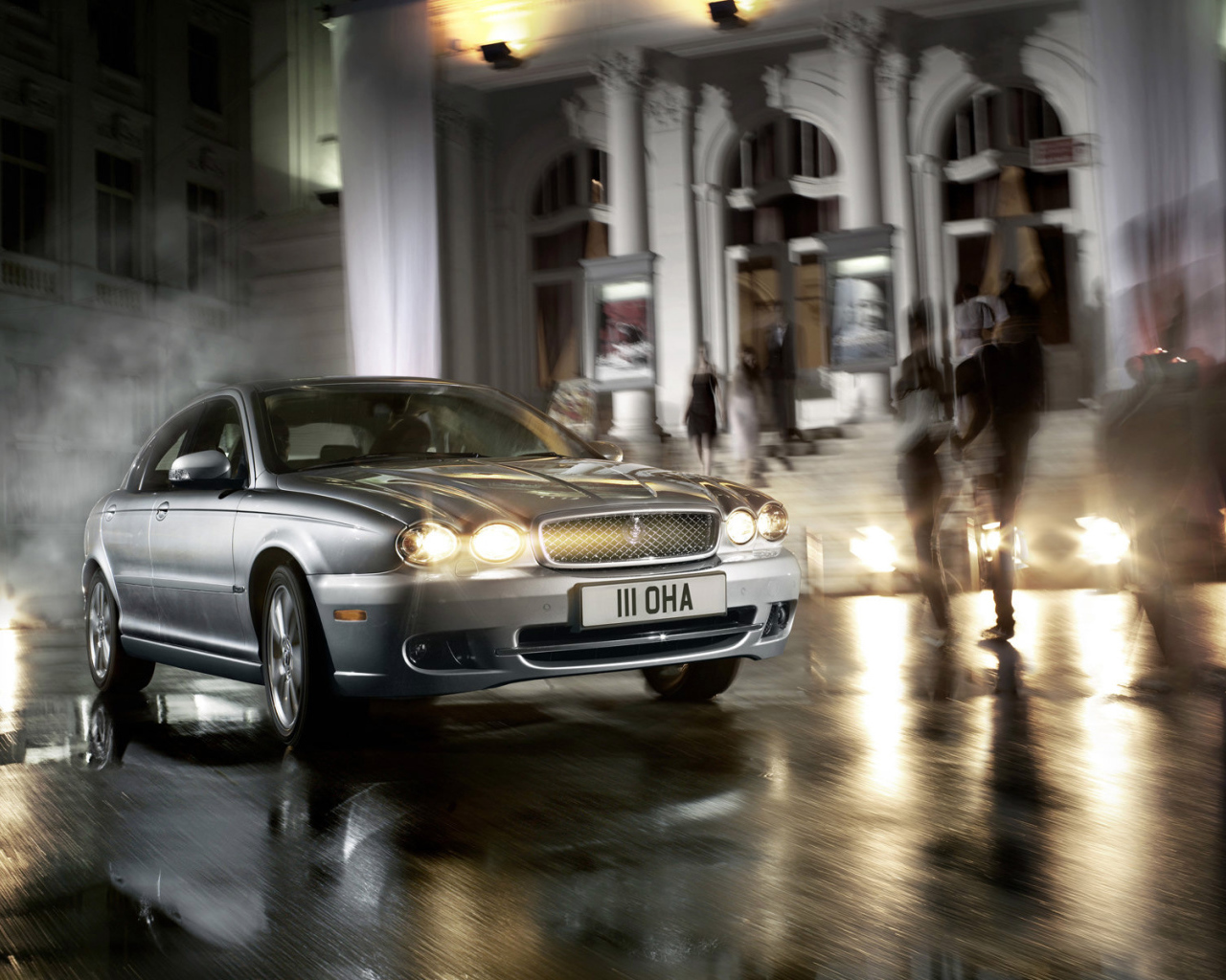 Jaguar под дождем