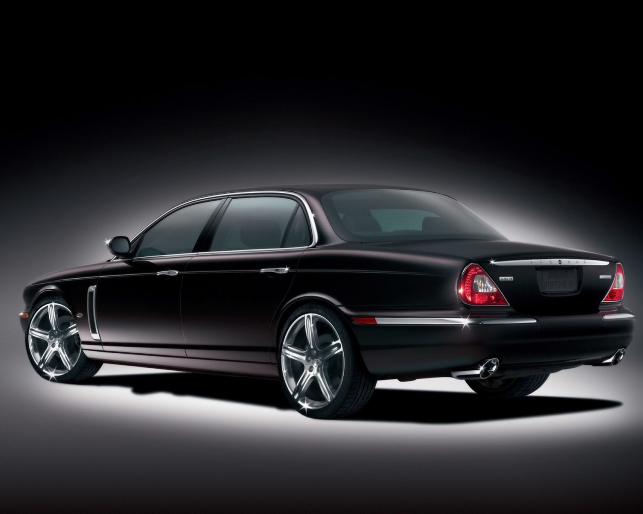 Мощный Jaguar V8