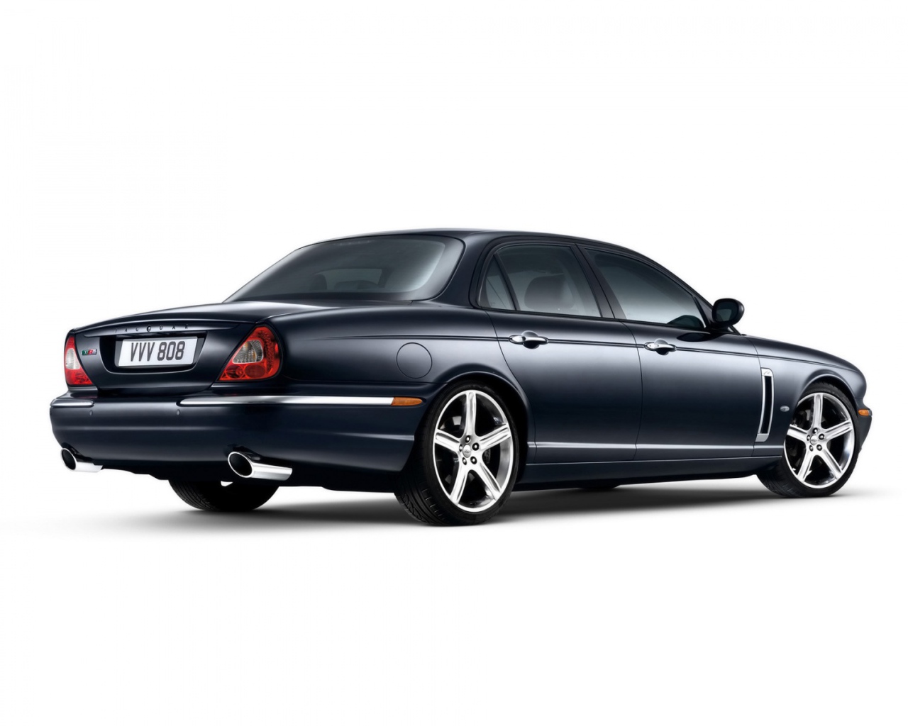 Jaguar XJR вид сзади