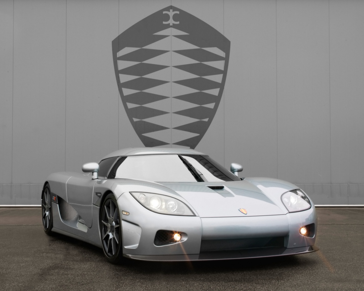 Серый Koenigsegg