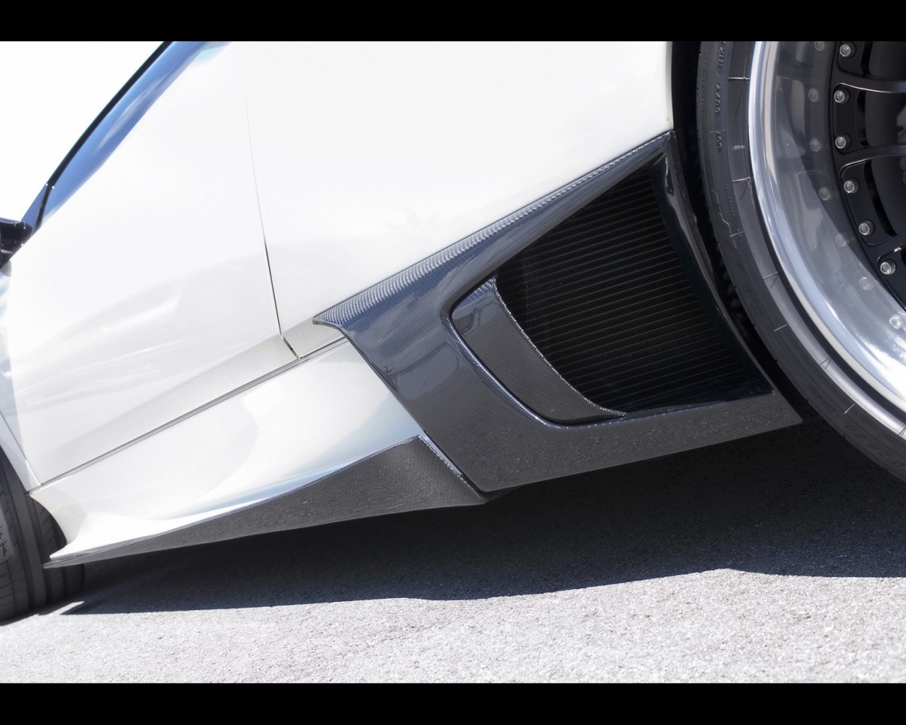 Белый Lamborghini