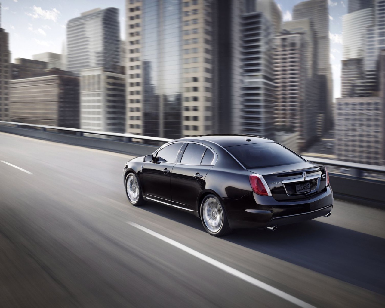 Lincoln на скоростном шоссе