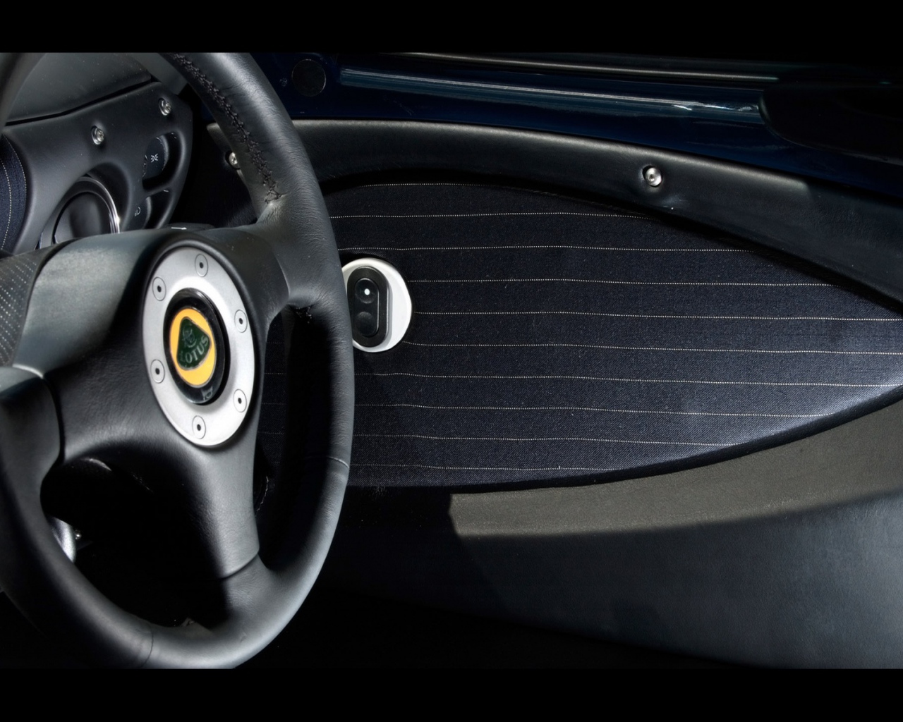 Руль автомобиля Lotus