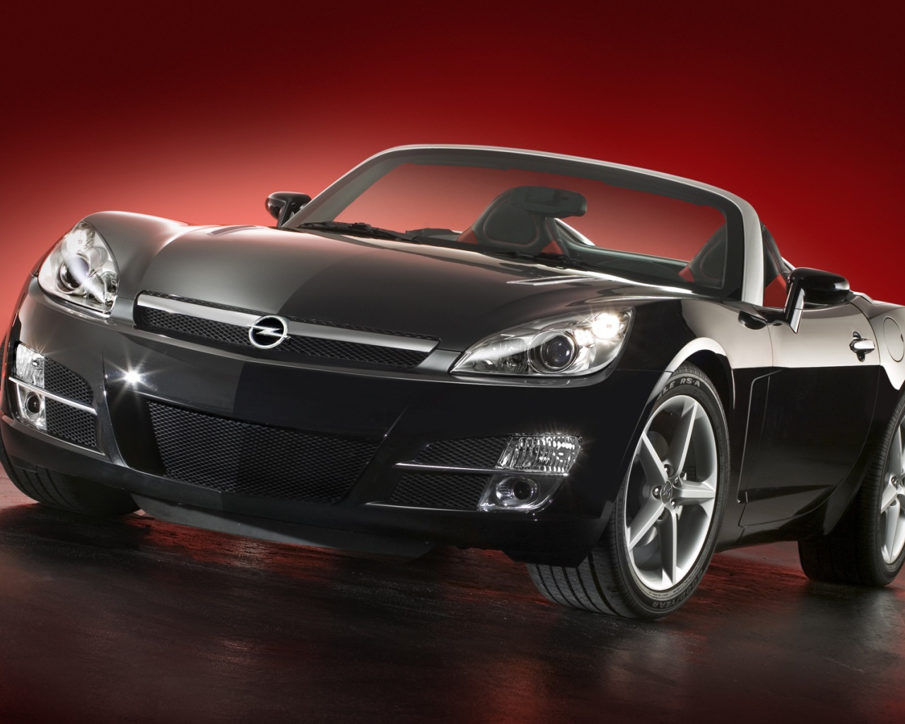 Черный Opel GT Turbo