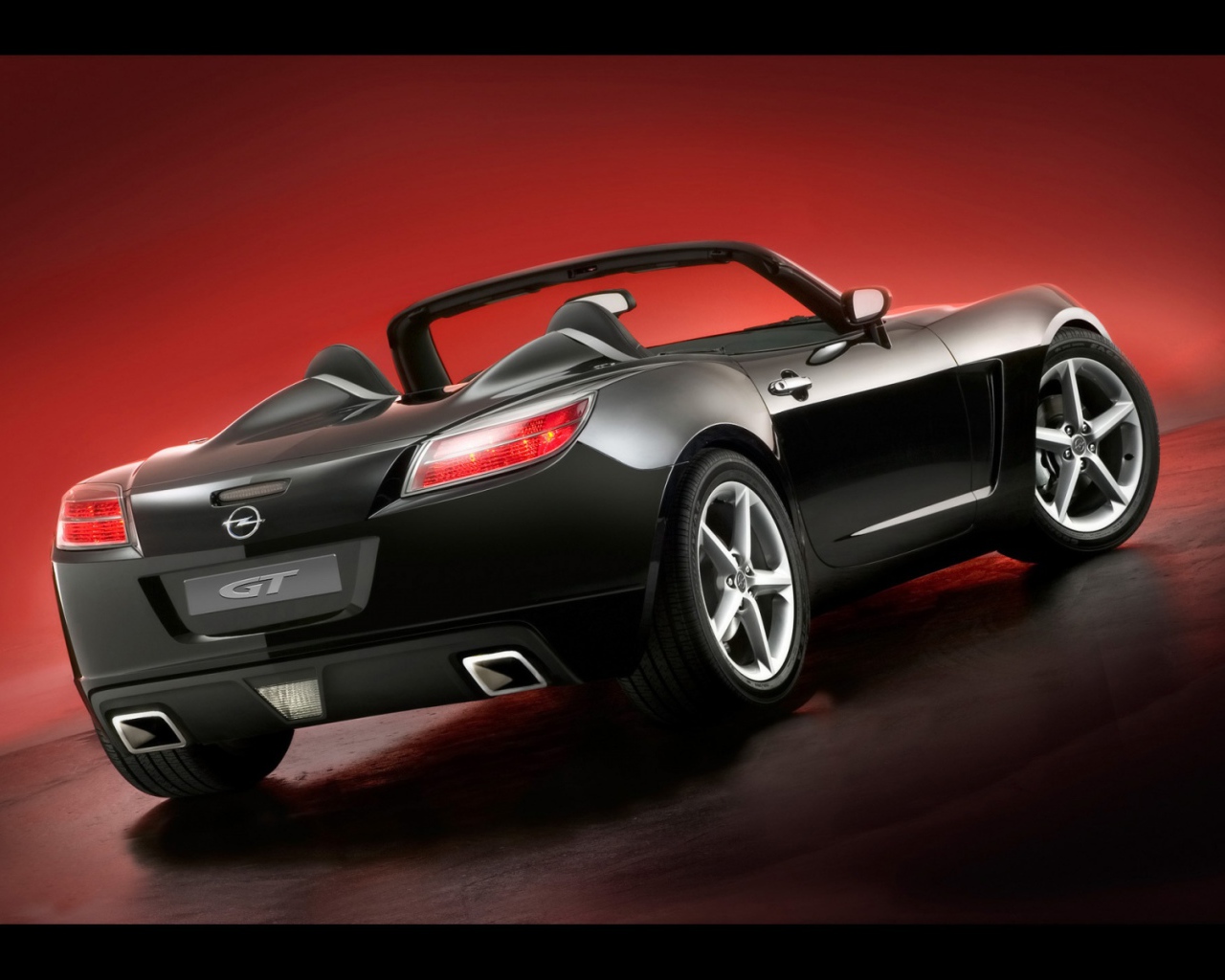 Opel GT вид справа