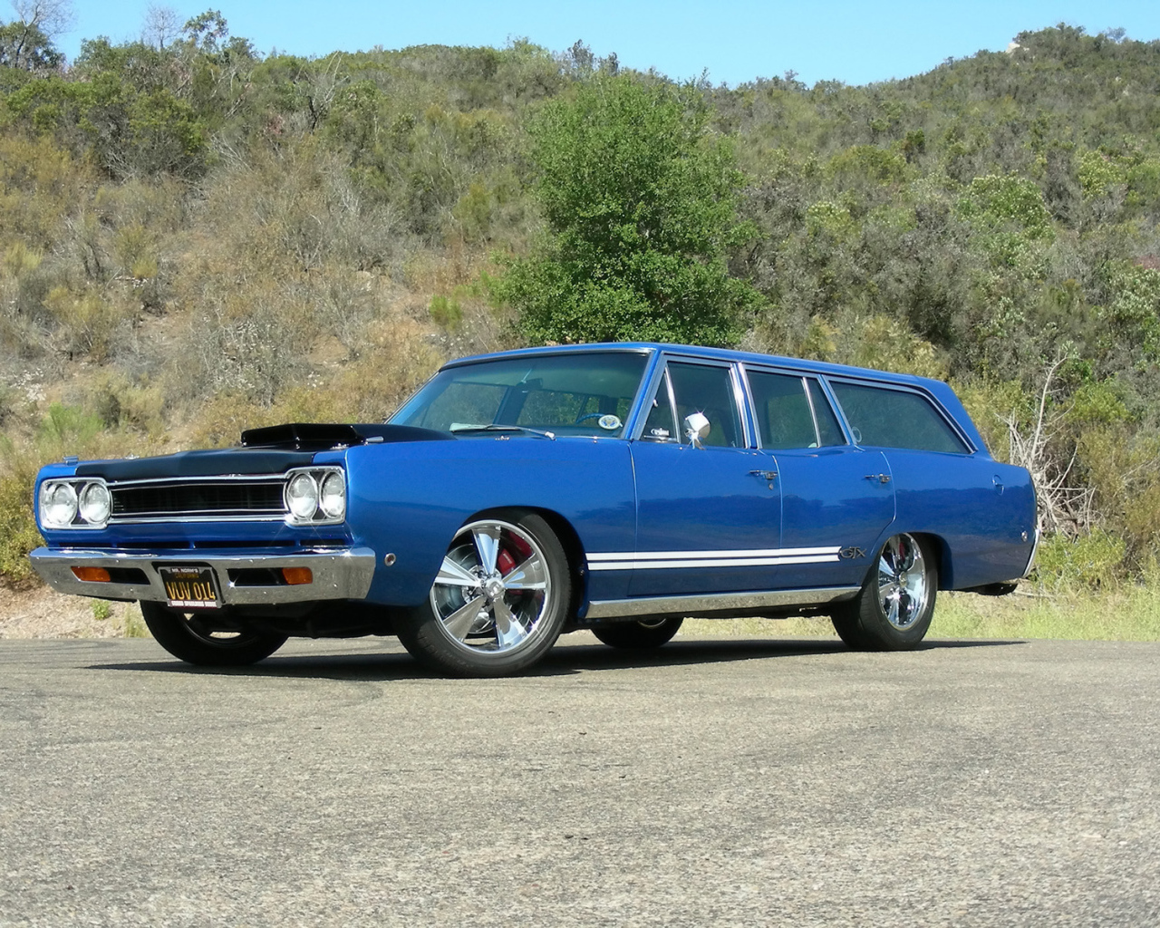 Старый Plymouth 1968 года